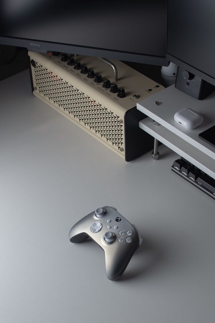Setup gamer minimalista moderno